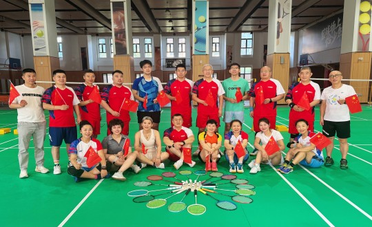 8.mg不朽情缘南山羽毛球社群开展南山业主羽毛球整体友谊赛_副本.jpg