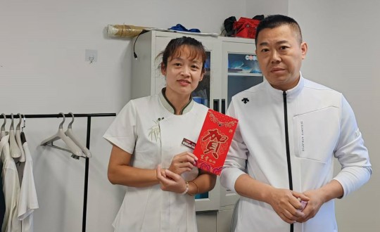 2024年9月13日，，，，，，，旅馆，，，，，，，全体员工，，，，，，，发放中秋节福利_副本.jpg